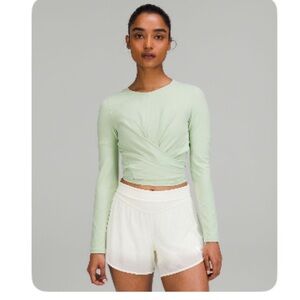 Lululemon creamy mint long sleeve tie knot size 6